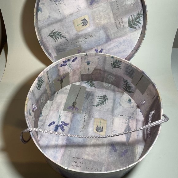 Hatbox Present Company Hatbox Round 12" Decorative Hatbox w/Cord Handle  EUC - Picture 1 of 8